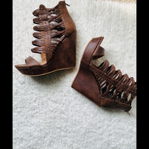 SOLD🔥 Cute Wedges Sandals OBO - Picture 1 of 4